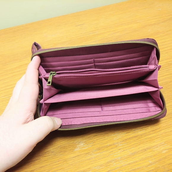 Travelon Burgundy Wristlet Wallet - Picture 8 of 10